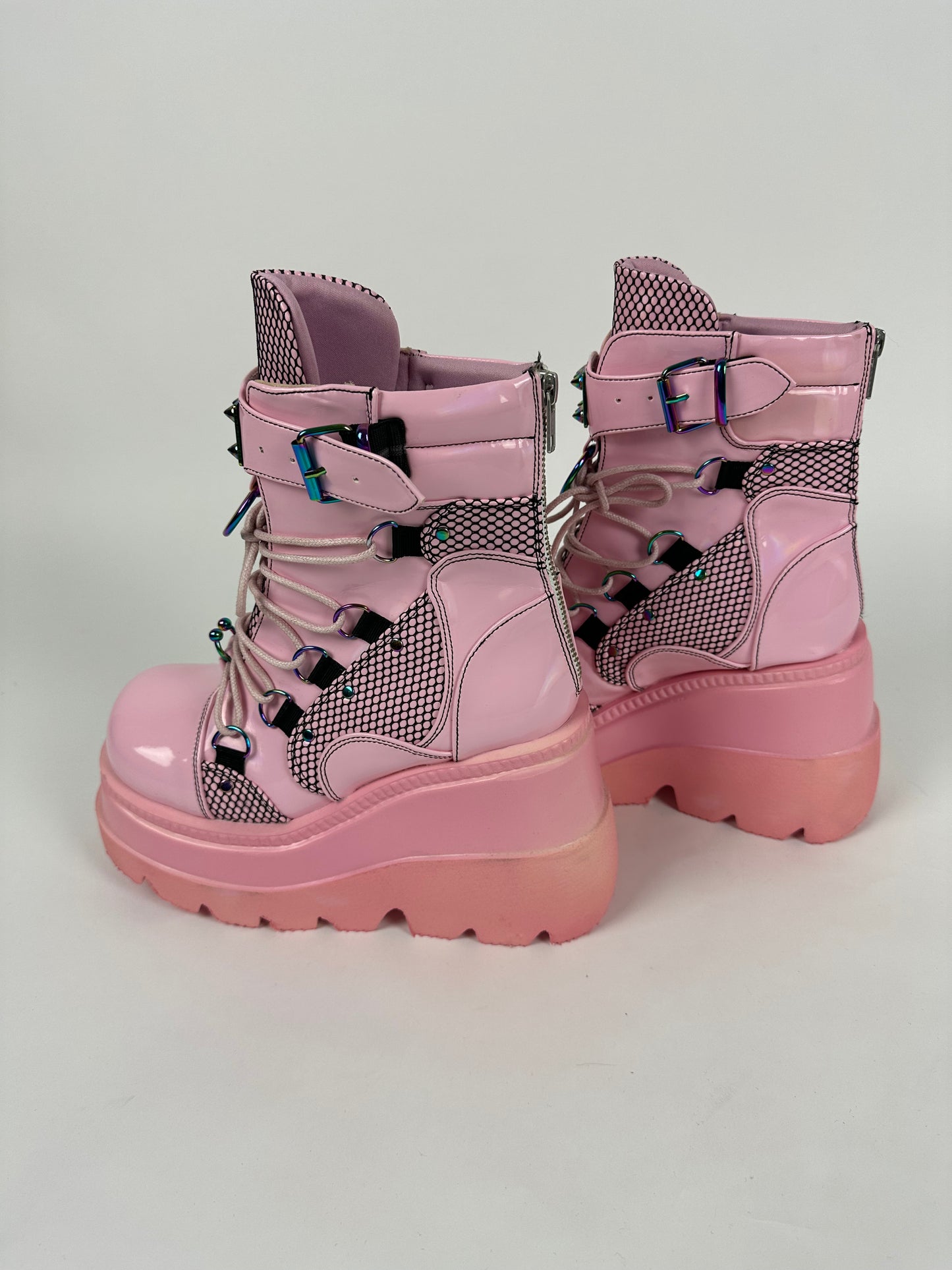 DEMONIA SHAKER BABY PINK HOLOGRAM